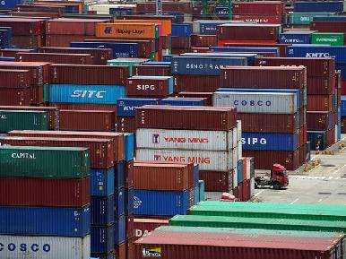 Trump impone nuevo paquete de aranceles a productos chinos