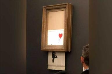 Obra de Banksy se autodestruye tras ser subastada