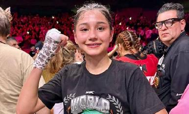 Campeona mexicana más joven de la historia Camila 'La Magnífica' Zamorano gana título mundial de boxeo a los 17 años