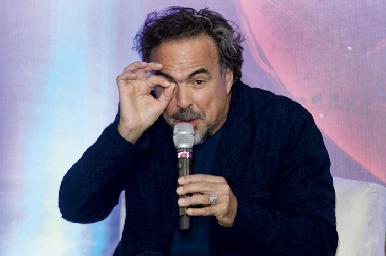 Iñárritu invitará a políticos de EU a vivir experiencia migrante de Arena y carne