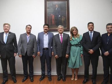 AMLO y gobernadores acuerdan bajar 20% ISR y 8% IVA en frontera