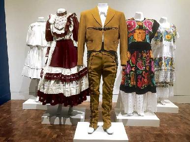 Reúnen la belleza e historia del textil en México con exposición