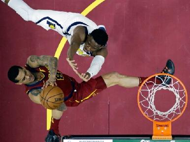 Pacers propinan a Cavs su décima derrota seguida