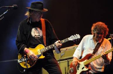 Neil Young lanza hoy Hitchhiker, álbum que grabó hace 41 años