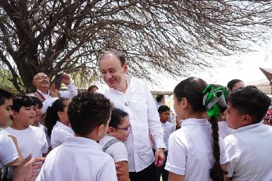 Con entrega de uniformes gratuitos, Gobernador Durazo convierte a Sonora en modelo nacional de educación