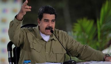 Maduro califica de terrorismo la rebeldía de militares y repele ataque