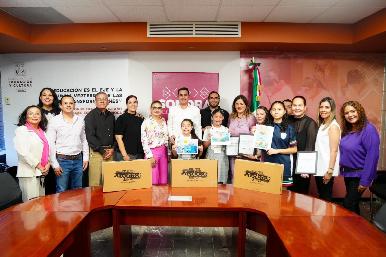 Premia Gobierno de Sonora a ganadores estatales del 48 Concurso Nacional de Pintura Infantil 