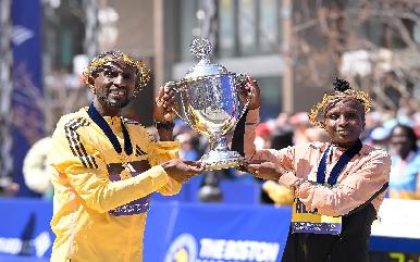 Dominan atletas africanos el Maratón de Boston 2024