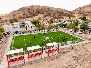 Beneficia Toño Astiazarán a familias de colonia Los Ángeles con cancha deportiva
