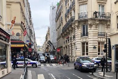 Un hombre toma varios rehenes en el centro de París