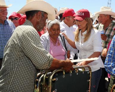 Familias afectadas por lluvias en Basiroa tendrán viviendas nuevas: Gobernadora