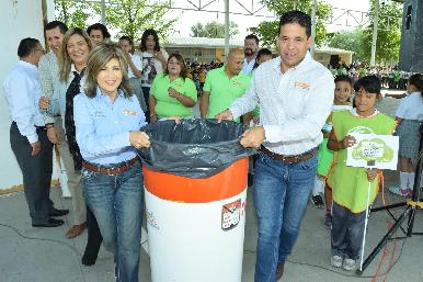 Limpian y reforestan la escuela primaria José Vasconcelos