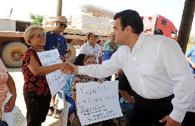 Entregan SEDESSON y SEDATU apoyos para mejoramiento de viviendas