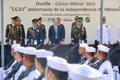 Conmemora Gobernador Durazo el 215 aniversario de la Independencia de México con desfile cívico-militar