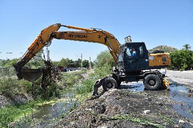 Limpian dependencias municipales canal de El Ranchito