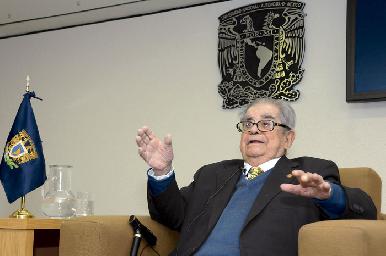 Miguel León-Portilla será investido hoy doctor honoris causa por la Universidad de Sevilla