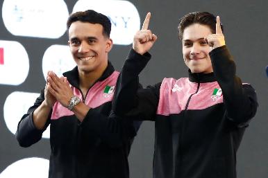 Mexicanos Olvera y Celaya ganan oro en saltos en Guadalajara
