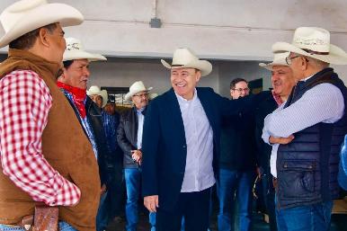 Gobernador Durazo cumple a pueblos originarios y Sierra Alta; garantiza conectividad con Caminos Artesanales