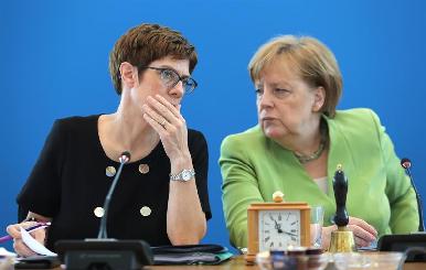 Merkel aboga por una respuesta conjunta de la UE a Estados Unidos