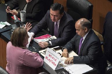 Aprueba el Senado la “Ley Taibo”; permitirá al escritor dirigir el FCE