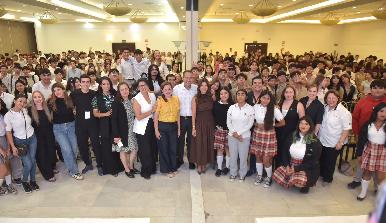 Invita Toño Astiazarán a las y los jóvenes a ser extraordinarios en su proyecto de vida