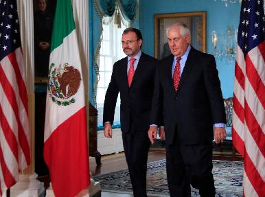 Tillerson ofrece ayuda a México tras sismo y huracán
