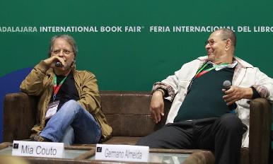 “La literatura es no hacer uso de la memoria como registro fiel de algo”