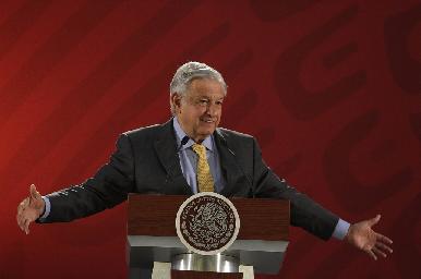 Mujeres, fundamentales para la vida publica de México: AMLO