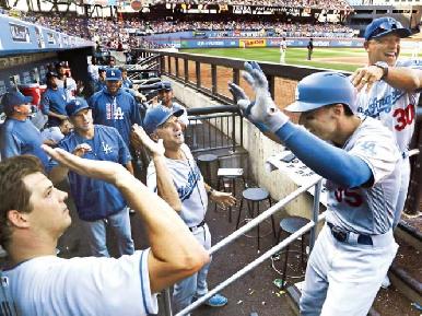 Dodgers no se conforman y le tiran a lo grande
