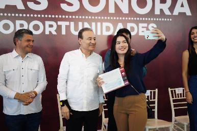 Gobernador Durazo transforma la educación en Sonora con más de 450 mil becas a estudiantes