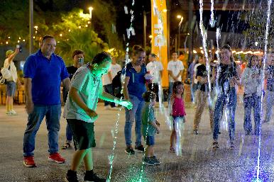 Disfrutan Hermosillenses la renovación del Jardín Juárez con nuevas áreas para convivir