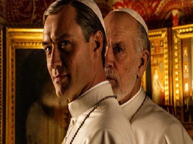 Revelan foto de Jude Law y John Malcovich como pontífices