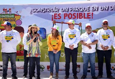Contruyen vecinos nuevo parque en Las Minitas