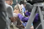 Reportera de TV sufre pelotazo en la cabeza a 95 millas por hora en juego entre Rockies y Gigantes; no presenta fracturas