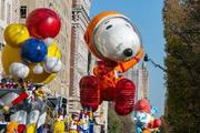Snoopy y Bob Esponja encabezan el desfile de Día de Acción de Gracias en Nueva York