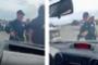 Evidencian a policías de Sonora apoyando a yaquis en bloqueo carretero