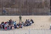 Corte Suprema de EE.UU. levanta suspensión a la ley de Texas que permite arrestar y expulsar a migrantes