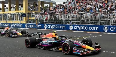 ‘Checo’ sube al podio de nuevo, entra en segundo lugar atrás de Max Verstappen