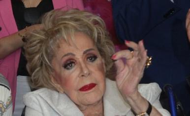 Critican aparición de Silvia Pinal en obra de teatro: