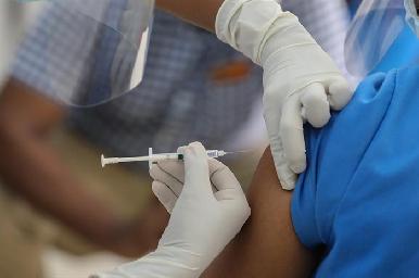 OMS recomienda a grupos de riesgo vacunarse contra el COVID-19