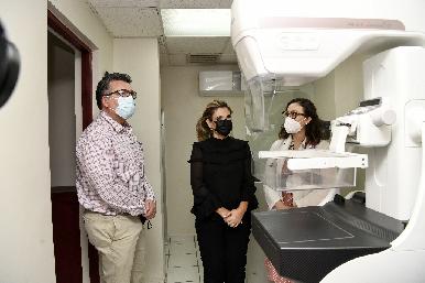 Constata Gobernadora atenci贸n de pacientes con nuevo mast贸grafo en el CAAPS