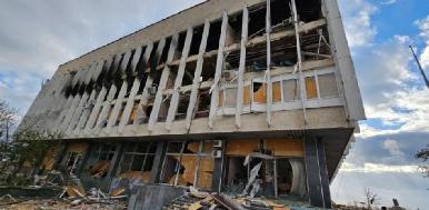 Rusos destruyen la Biblioteca de Ciencias de Jersón; ya son 220 las eliminadas en Ucrania