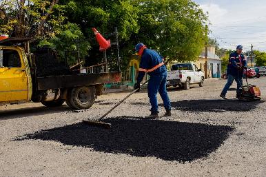 Repar贸 Gobierno Municipal meta de 100 mil baches en tres meses