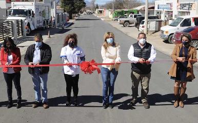 Cumple Gobernadora Pavlovich con obras de pavimentaci贸n, apoyos y becas para habitantes de Fronteras y Cumpas