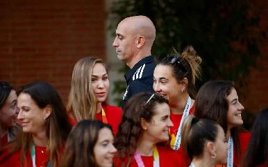 FIFA abre procedimiento disciplinario contra Luis Rubiales por beso a Jenni Hermoso