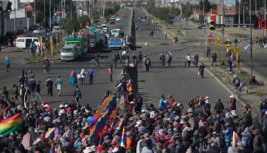 En Bolivia, escasez de alimentos y gasolina por protestas