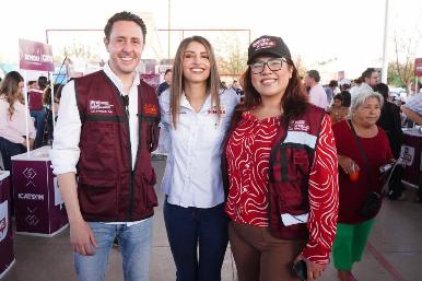 Gobernador Durazo cumple a familias de La Cholla con servicios gratuitos en la feria “Sonora Atiende”