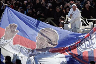 “Día triste” por el adiós de Francisco, un papa con “pasión por el futbol”