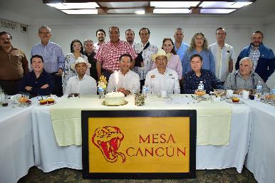 Juan Ochoa Valenzuela expone retos y proyectos ganaderos en la Mesa Cancún