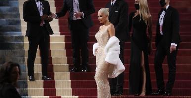 El vestido de Marilyn Monroe que Kim Kardashian usó en la Met Gala sufrió daños significativos y permanentes, acusa experto